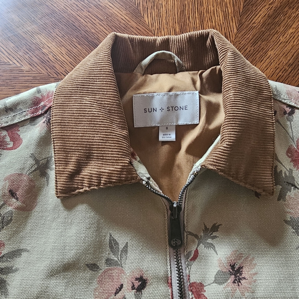 Sun + Stone Men's Tan Canvas Red Floral Print Jacket Corduroy Collar Size Small - Picture 6 of 11